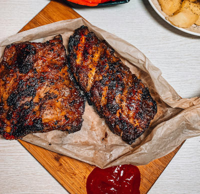 Baby back ribs vs. St. Louis spare ribs side by side